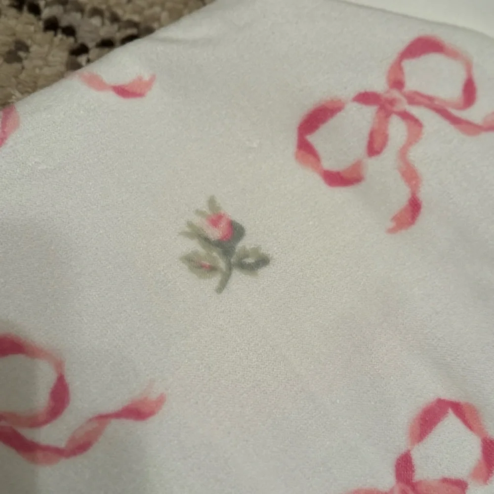 LAURA ASHLEY COQUETTE BOWS & FLORAL BEACH TOWEL (91 c x 173 cm)